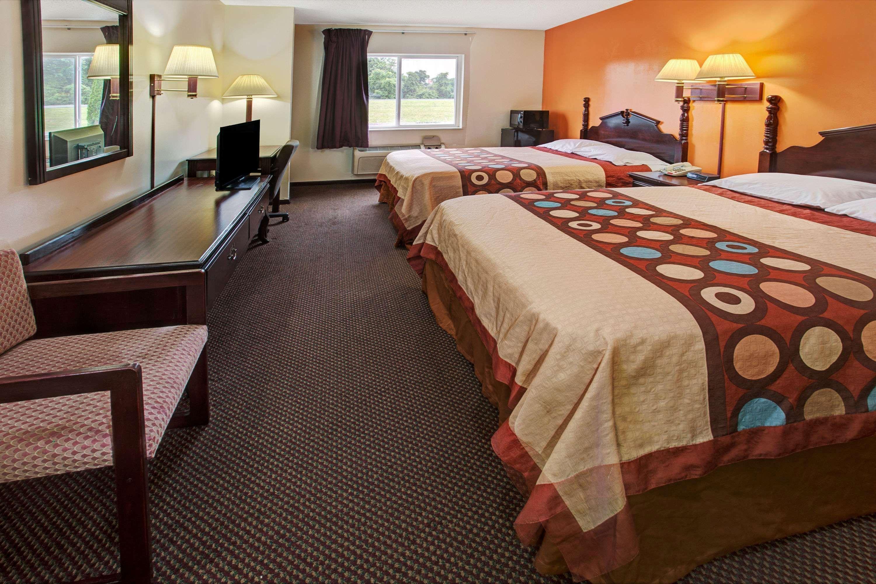 Super 8 By Wyndham Heath/Newark Hotel Eksteriør billede
