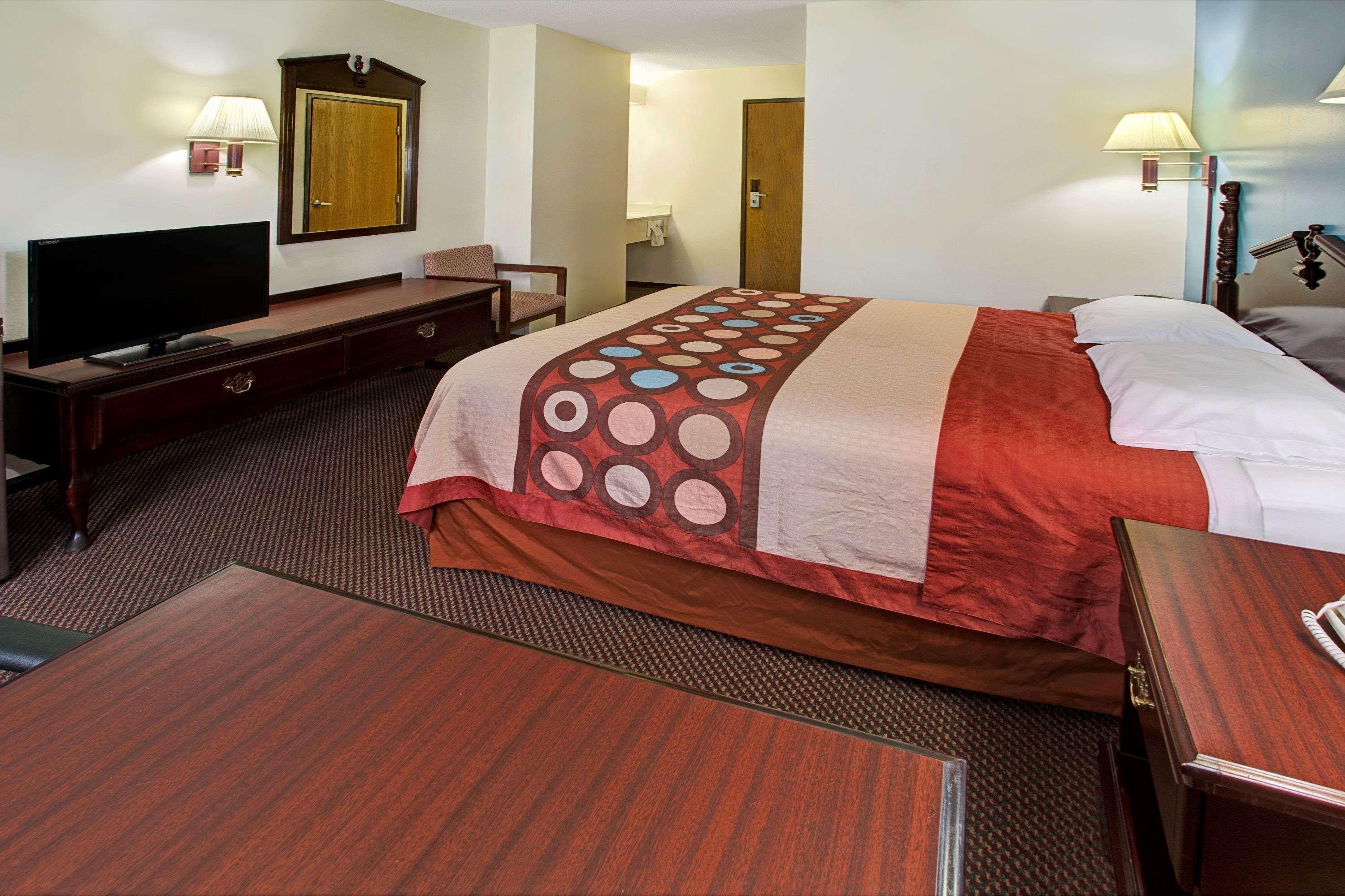 Super 8 By Wyndham Heath/Newark Hotel Eksteriør billede