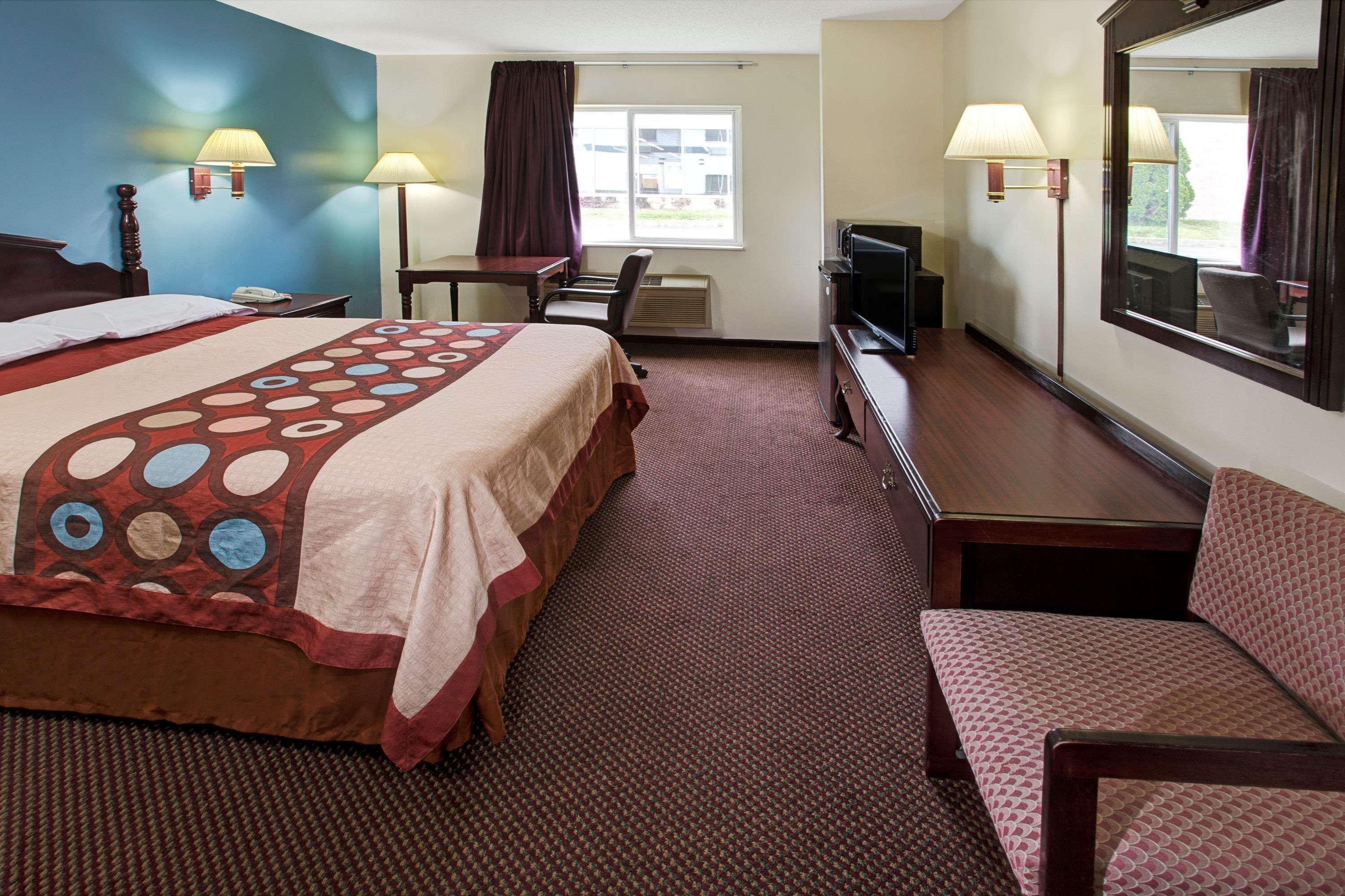 Super 8 By Wyndham Heath/Newark Hotel Eksteriør billede