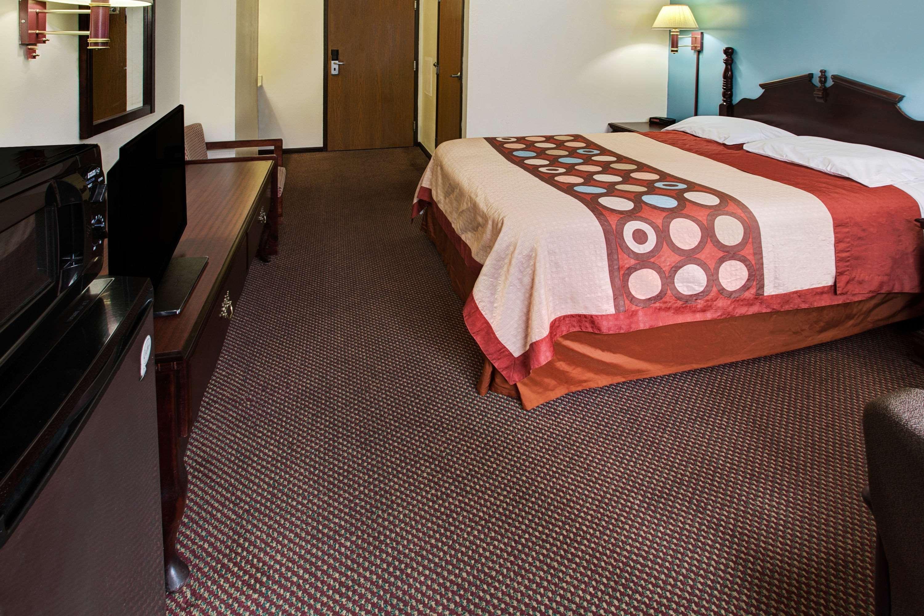 Super 8 By Wyndham Heath/Newark Hotel Eksteriør billede